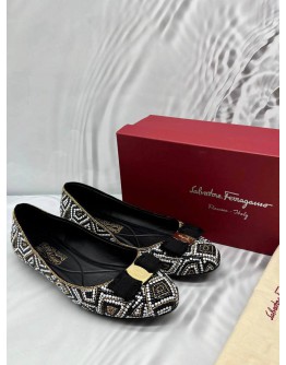 SALVATORE FERRAGAMO VARINA FLATS SIZE 8 IN BLACK AND WHITE WITH GOLD BEADED -FULL SET-