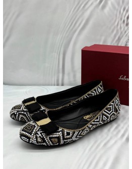 SALVATORE FERRAGAMO VARINA FLATS SIZE 8 IN BLACK AND WHITE WITH GOLD BEADED -FULL SET-