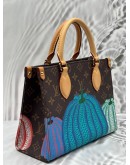 MICROCHIP LOUIS VUITTON X YAYOI KUSAMA ON THE GO PM IN BROWN MONOGRAM CANVAS WITH MULTICOLOR PRINTED PUMPKINS