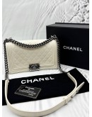 CHANEL BOY MEDIUM SHOULDER BAG IN WHITE LEATHER -FULL SET- 