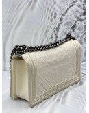 CHANEL BOY MEDIUM SHOULDER BAG IN WHITE LEATHER -FULL SET- 