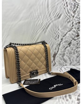 CHANEL BOY MEDIUM SHOULDER BAG IN BEIGE CALFSKIN LEATHER