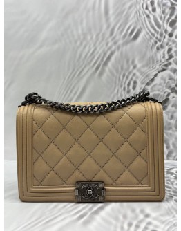 CHANEL BOY MEDIUM SHOULDER BAG IN BEIGE CALFSKIN LEATHER