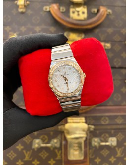 (LIKE NEW) 2022 OMEGA CONSTELLATION LADY 18K 750 ROSE GOLD DIAMOND REF 123.25.27.60.55.008 MOTHER OF PEARL DIAL 27MM QUARTZ WATCH