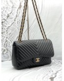 (CLEAR STOCK) CHANEL JUMBO CLASSIC CHEVRON DOUBLE FLAP SHOULDER BAG IN BLACK LAMBSKIN LEATHER