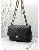 (CLEAR STOCK) CHANEL JUMBO CLASSIC CHEVRON DOUBLE FLAP SHOULDER BAG IN BLACK LAMBSKIN LEATHER