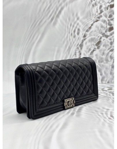 CHANEL BOY CLUTCH IN BLACK LAMBSKIN LEATHER