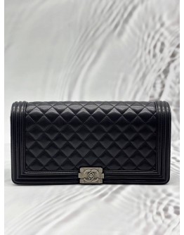 CHANEL BOY CLUTCH IN BLACK LAMBSKIN LEATHER