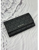 (UNUSED) MICHAEL KORS JET SET WALLET ON STRAP IN GREY SIGNATURE CANVAS WITH BLACK LEATHER