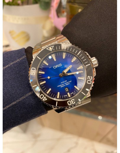 (UNUSED) 2018 ORIS AQUIS DATE CLIPPERTON LIMITED EDITION REF 01.733.7730.4185 BLUE DIAL 43.5MM AUTOMATIC WATCH -FULL SET-