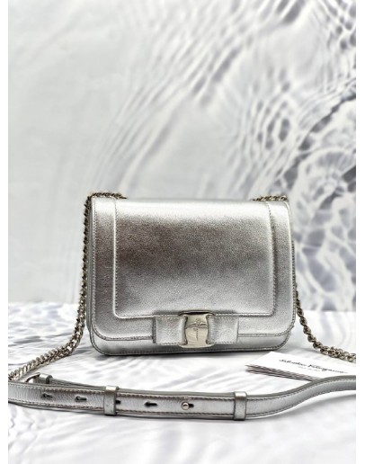 (LIKE NEW) SALVATORE FERRAGAMO VARA RIBBON NEW BIANCO SHOULDER BAG