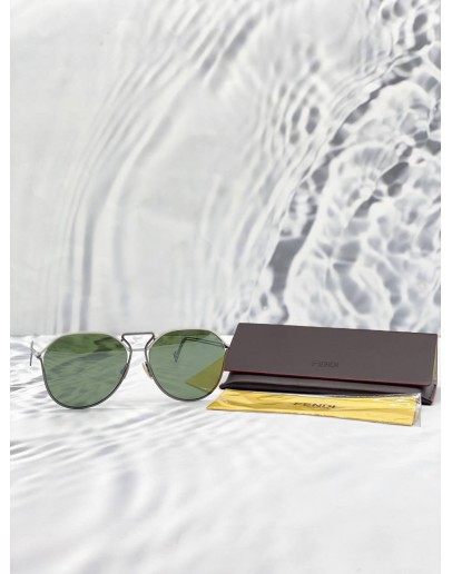 (LIKE NEW) FENDI SUNGLASSES WITH WHITE LINE -FULL SET-