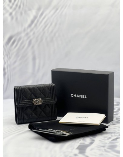 (LIKE NEW)CHANEL CAVIAR BOY COMPACT WALLET -FULL SET- 
