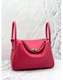 (UNUSED) 2021 HERMES LINDY 26 SHOULDER BAG IN ROSE EXTREME TAURILLON CLEMENCE LEATHER -FULL SET-
