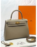 (BRAND NEW) 2025 HERMES KELLY 25 SELLIER TOP HANDLE BAG WITH SHOULDER STRAP IN 18 ETOUPE VEAU EPSOM LEATHER -FULL SET-