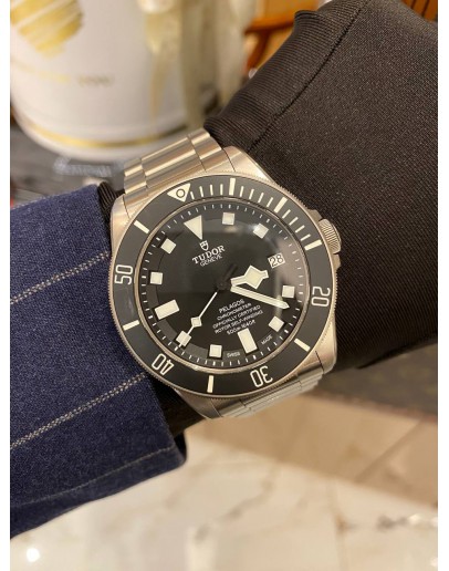 (LIKE NEW) 2024 TUDOR PELAGOS BLACK TITANIUM REF 25600T 42MM AUTOMATIC WATCH