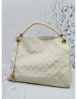 LOUIS VUITTON ARTSY MM BAG