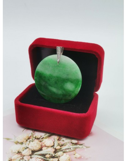 GREEN ROUND JADE PENDANT