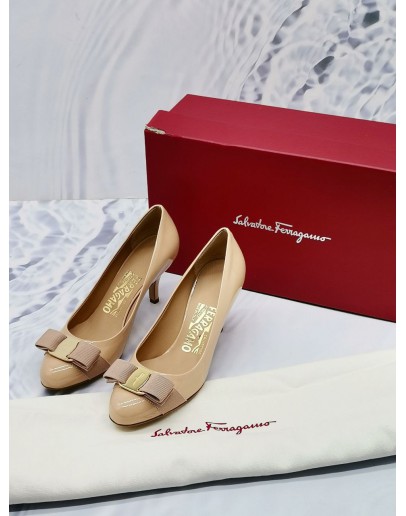 SALVATORE FERRAGAMO HEELS SIZE 4