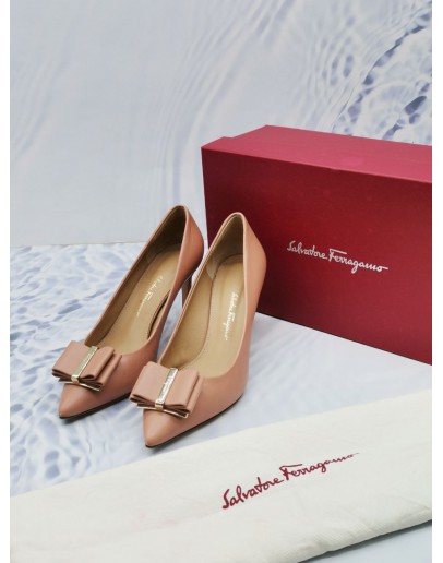 SALVATORE FERRAGAMO BEIGE PINK HEELS SIZE 6 1/2 -FULL SET-