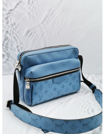 LOUIS VUITTON OUTDOOR MESSENGER CROSSBODY BAG