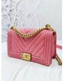 CHANEL MEDIUM BOY CHEVRON FLAP BAG GHW