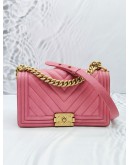 CHANEL MEDIUM BOY CHEVRON FLAP BAG GHW