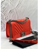 CHANEL MEDIUM BOY CORAL COLOR CHEVRON LAMBSKIN LEATHER RUTHENIUM HARDWARE