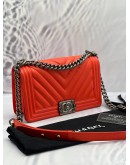 CHANEL MEDIUM BOY CORAL COLOR CHEVRON LAMBSKIN LEATHER RUTHENIUM HARDWARE