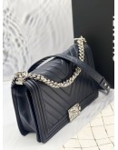 CHANEL NEW MEDIUM BOY CHEVRON MIDNIGHT BLUE SILVER HARDWARE LAMBSKIN LEATHER FLAP BAG