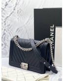 CHANEL NEW MEDIUM BOY CHEVRON MIDNIGHT BLUE SILVER HARDWARE LAMBSKIN LEATHER FLAP BAG