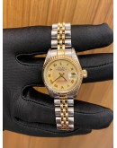 ROLEX OYSTER PERPETUAL LADY DATEJUST HALF 750 YELLOW GOLD CHAMPAGNE RAINBOW DIAL REF 69174 26MM AUTOMATIC YEAR 2000 WATCH