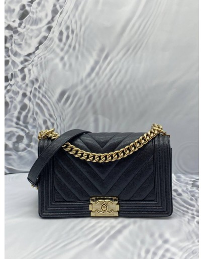 CHANEL MEDIUM BOY CAVIAR BLACK LEATHER FLAP GOLD HARDWARE CHAIN BAG