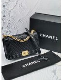 CHANEL NEW MEDIUM BOY FLAP GOLD HARDWRE IN CHEVRON LAMBSKIN LEATHER -FULL SET-