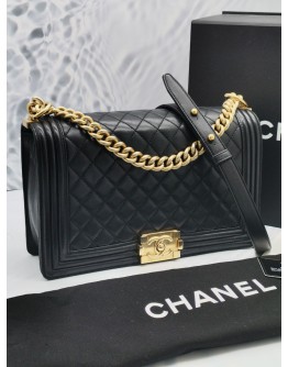 CHANEL NEW MEDIUM BOY FLAP GOLD HARDWRE IN CHEVRON LAMBSKIN LEATHER -FULL SET-