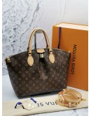 (UNUSED) (MICROCHIP) 2023 LOUIS VUITTON BOETIE MM BROWN MONOGRAM CANVAS GOLD HARDWARE HANDLE BAG WITH LONG STRAP -FULL SET-