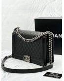 (LIKE NEW) CHANEL BOY NEW MEDIUM FLAP SHOULDER AND CROSSBODY BAG IN BLACK QUILTED LAMBSKIN LEATHER YEAR 2015 