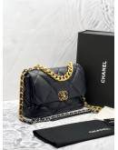 (UNUSED) 2021 CHANEL 19 MEDIUM FLAP SHOULDER AND CROSSBODY BAG IN NAVY BLUE QUILTED LAMBSKIN LEATHER -FULL SET-