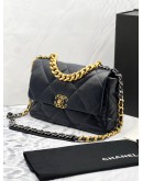 (UNUSED) 2021 CHANEL 19 MEDIUM FLAP SHOULDER AND CROSSBODY BAG IN NAVY BLUE QUILTED LAMBSKIN LEATHER -FULL SET-
