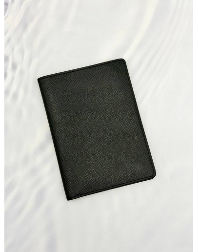 LOUIS VUITTON PASSPORT COVER IN BLACK TAIGA LEATHER 