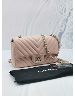 (LIKE NEW) CHANEL CHEVRON NUDE PINK LAMBSKIN LEATHER MINI RETANGULAR GOLD HARDWARE CHAIN FLAP BAG YEAR 2017