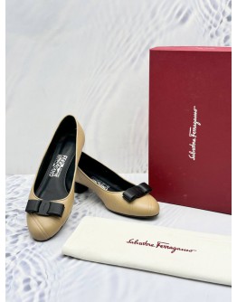 SALVATORE FERRAGAMO VARA BOW FLAT SHOES IN BEIGE BLACK CALF LEATHER SIZE 8.5US -FULL SET-