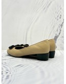 SALVATORE FERRAGAMO VARA BOW FLAT SHOES IN BEIGE BLACK CALF LEATHER SIZE 8.5US -FULL SET-