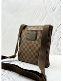 LOUIS VUITTON BROOKLYN FLAT CROSSBODY BAG IN BROWN DAMIER EBENE CANVAS