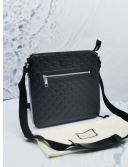 GUCCI GG GUCCISSIMA LEATHER ZIP MESSENGER BAG IN BLACK