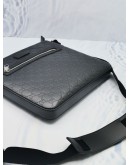 GUCCI GG GUCCISSIMA LEATHER ZIP MESSENGER BAG IN BLACK