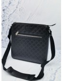 GUCCI GG GUCCISSIMA LEATHER ZIP MESSENGER BAG IN BLACK