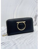 SALVATORE FERRAGAMO GANCINI LONG ZIPPY WALLET IN BLACK CALFSKIN LEATHER