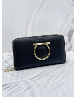 SALVATORE FERRAGAMO GANCINI LONG ZIPPY WALLET IN BLACK CALFSKIN LEATHER