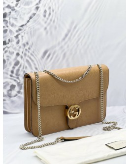 GUCCI INTERLOCKING GG CAMELIA LIGHT GOLD CHAIN SLING BAG IN BEIGE CALFSKIN LEATHER